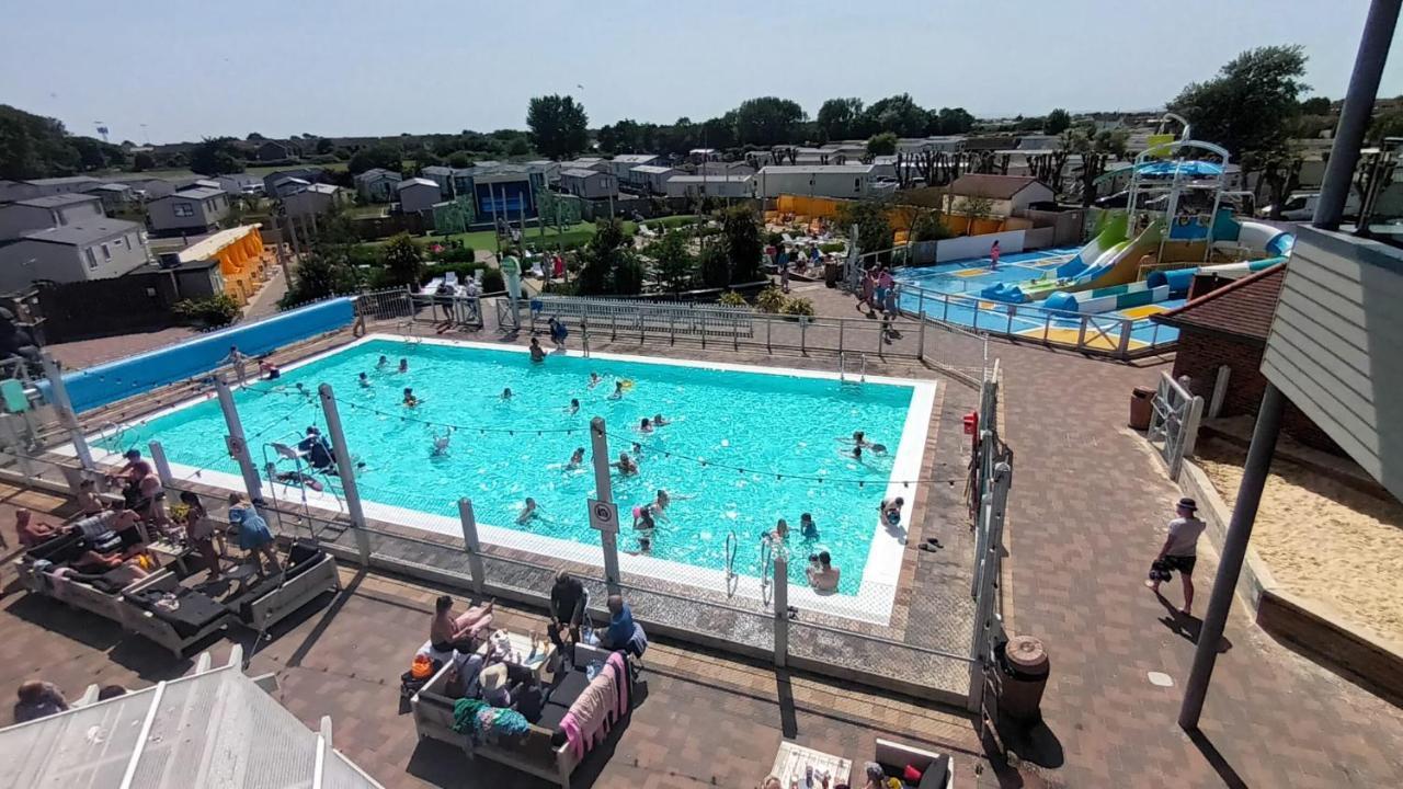 Brookside West Sands Holiday Park Seal Bay Selsey Exterior photo