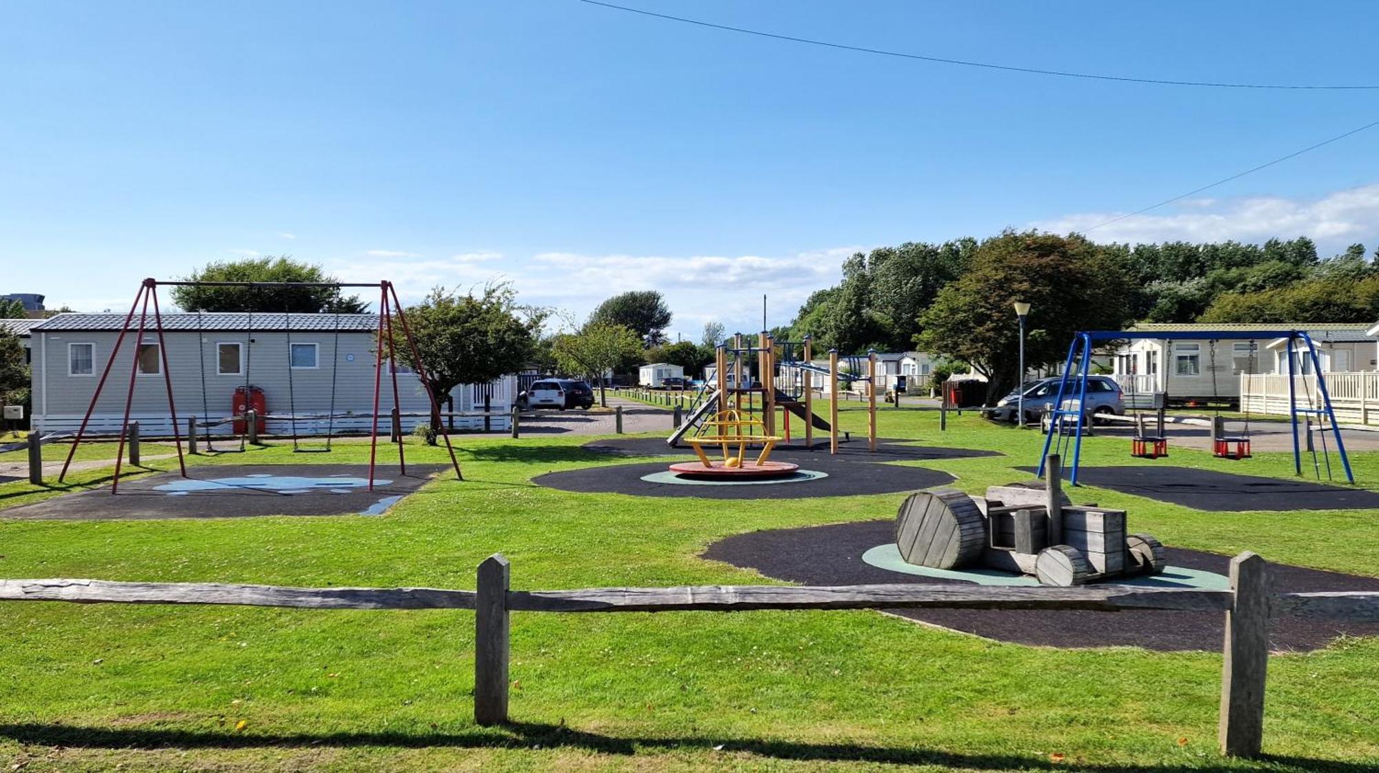Brookside West Sands Holiday Park Seal Bay Selsey Exterior photo